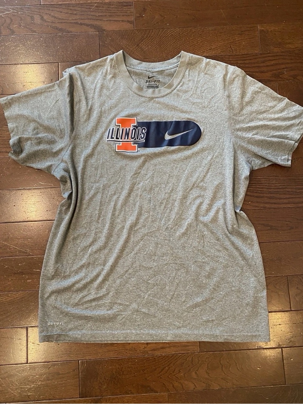 Nike Dry Fit Illinois Fighting Illini T-shirt - Men’s Large